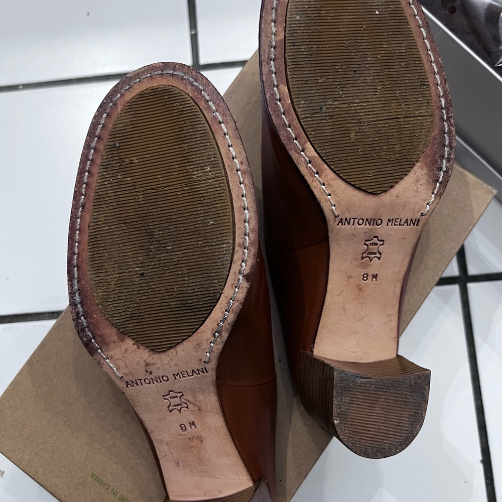 Cognac color heels in very good condition. Worn a few times on Vacation.